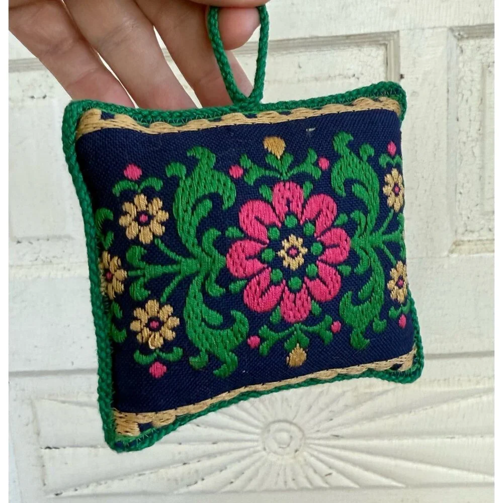 Vintage 50's Scandinavian Floral Embroidered Pincushion - Picture 4 of 5
